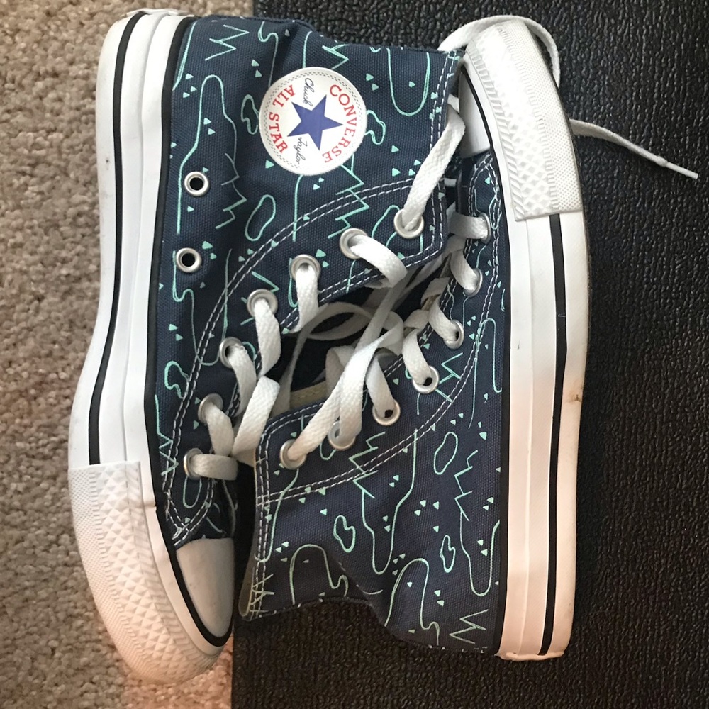 Converse High-Top Shoes. EUC